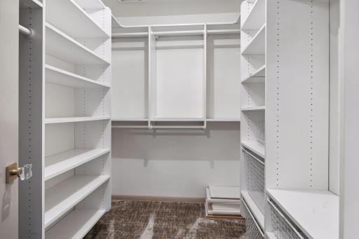 Fully customizable walk-in closet