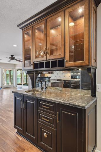 Wet bar for entertaining convenience