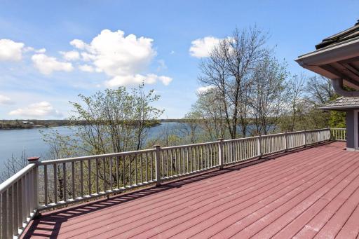 Halsted Bay has channel access to Priest's Bay and the busier portions of Lake Minnetonka