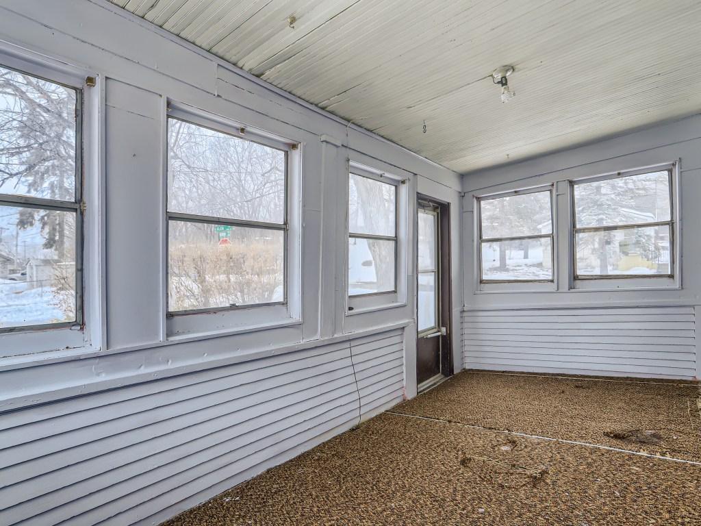 04 CuteFront Porch.jpg