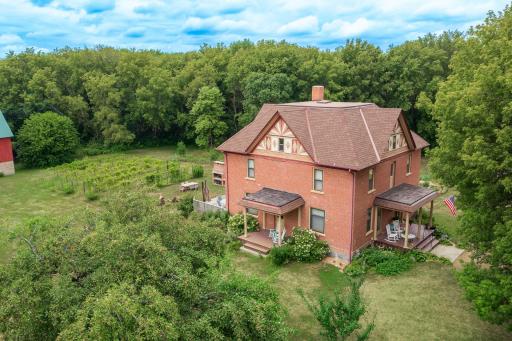 Fully restored farmhouse, 7.6 acres, w/a vineyard!