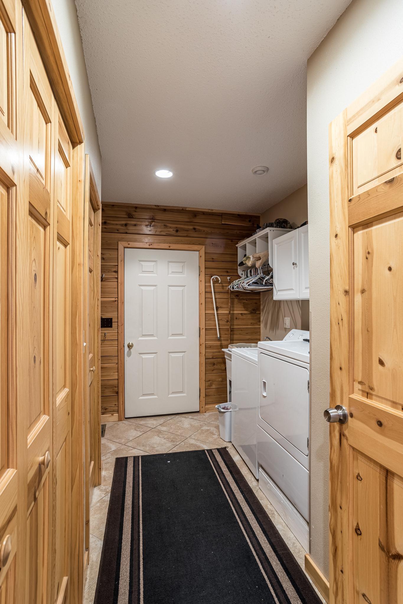 12 Laundry/Mudroom.jpg