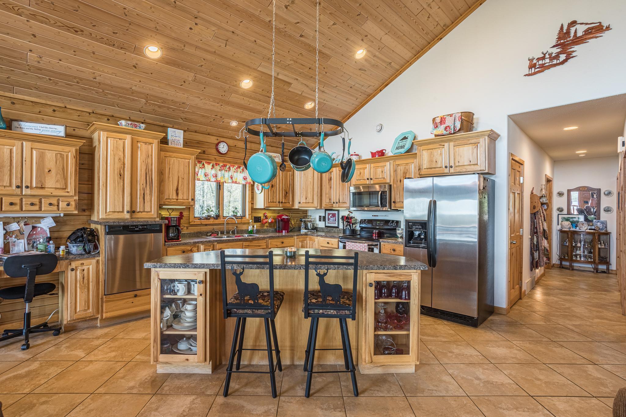Kitchen 2.jpg