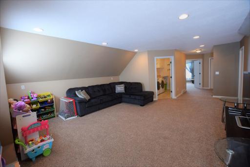 607 Maple Lane, Roseau, MN 56751