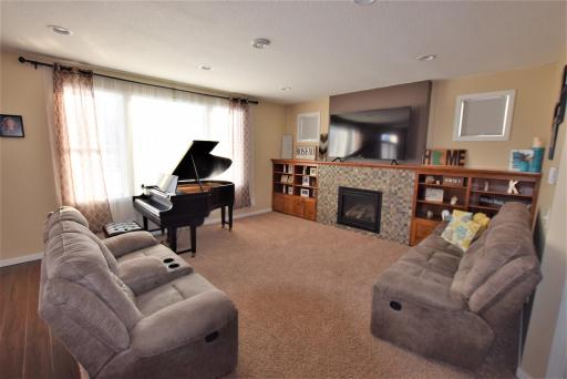 607 Maple Lane, Roseau, MN 56751