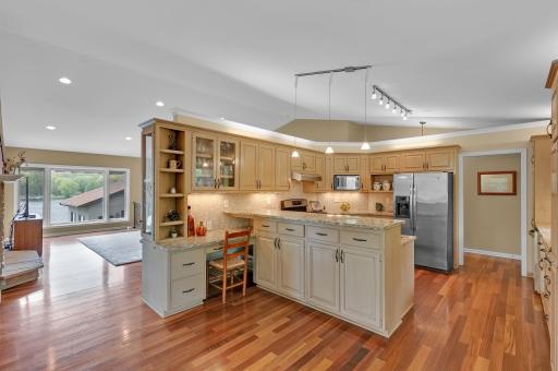 9249 Lake Riley Boulevard, Chanhassen, MN 55317