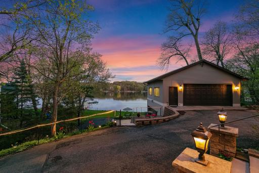 9249 Lake Riley Boulevard, Chanhassen, MN 55317