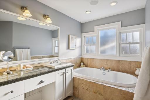 4265 Cottonwood Lane, Excelsior, MN 55331
