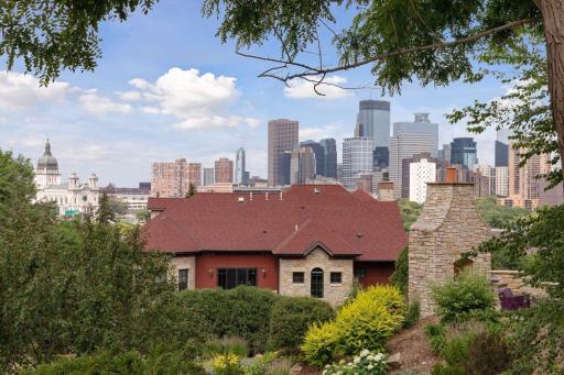 2nd floor views. Enjoy fireworks from downtown, Loring Park, and the Twins game from your home.