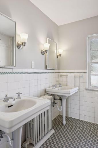 2nd floor kids wing full bath