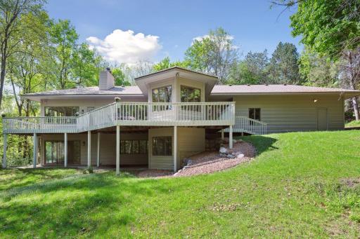 Your own hidden nature retreat in the heart of Chanhassen!