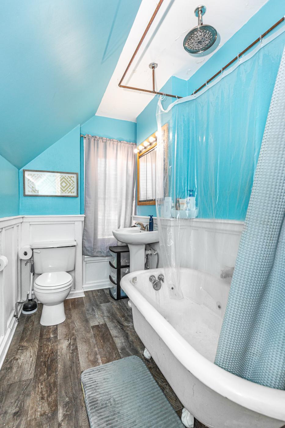 Upstairs Full Bath