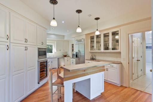 1080 Ferndale Road W, Wayzata, MN 55391