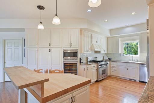 1080 Ferndale Road W, Wayzata, MN 55391