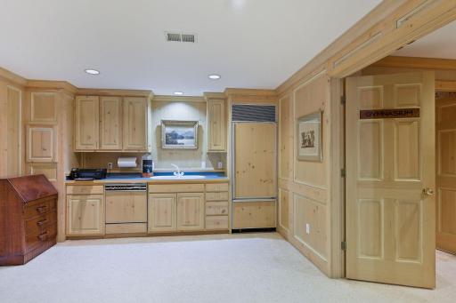 1080 Ferndale Road W, Wayzata, MN 55391