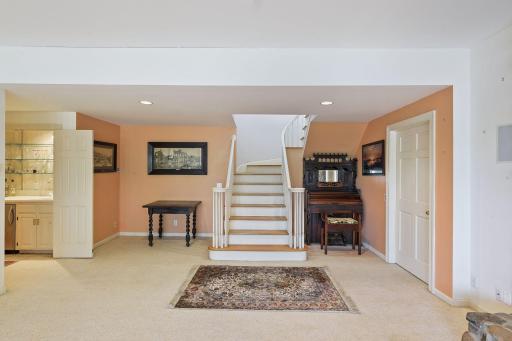 1080 Ferndale Road W, Wayzata, MN 55391