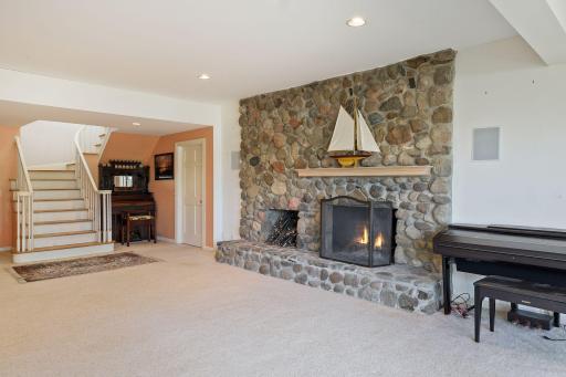 1080 Ferndale Road W, Wayzata, MN 55391