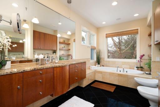 1010 Overlook Road, Saint Paul, MN 55118