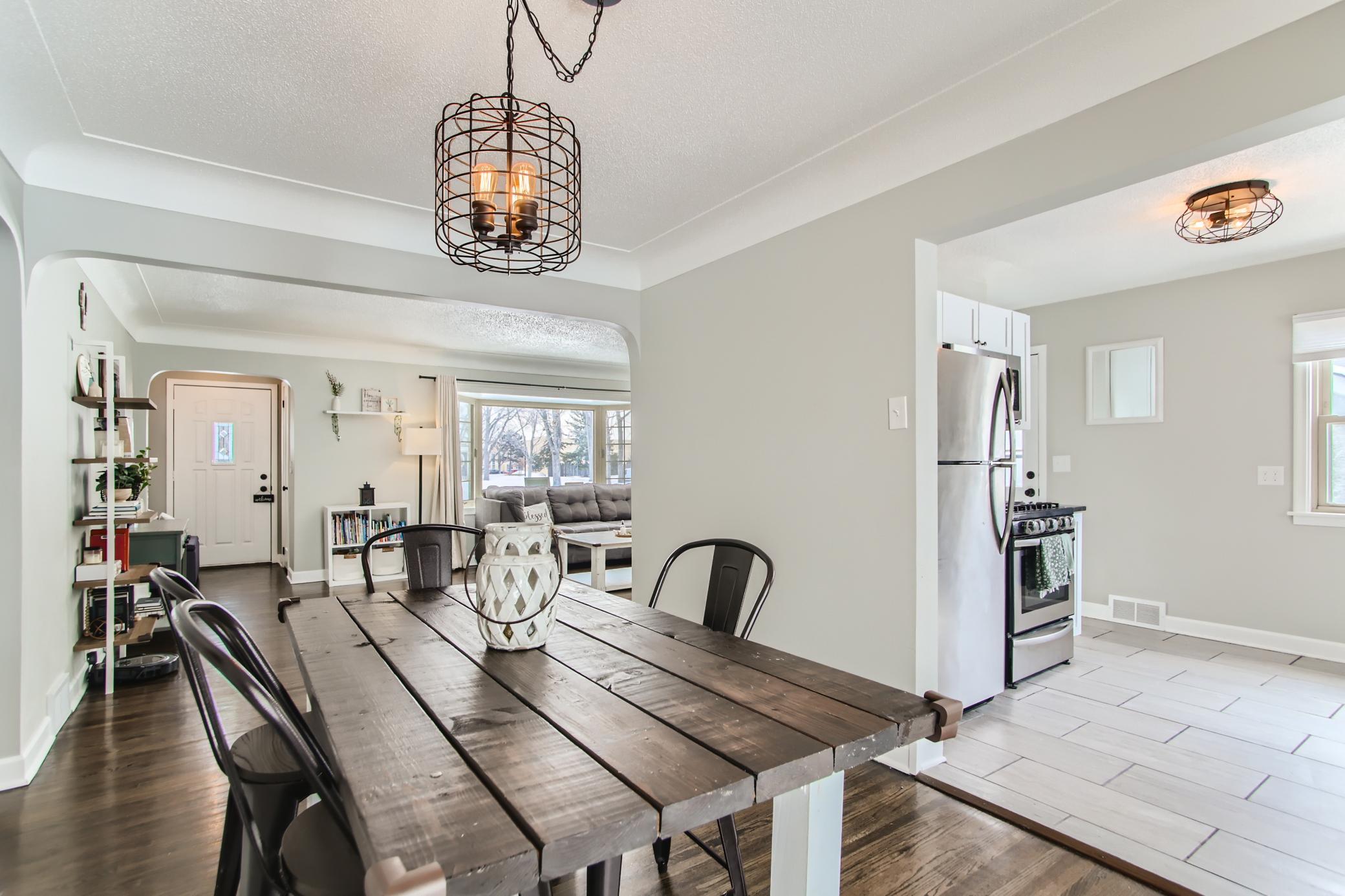 12 Breakfast Area.jpg