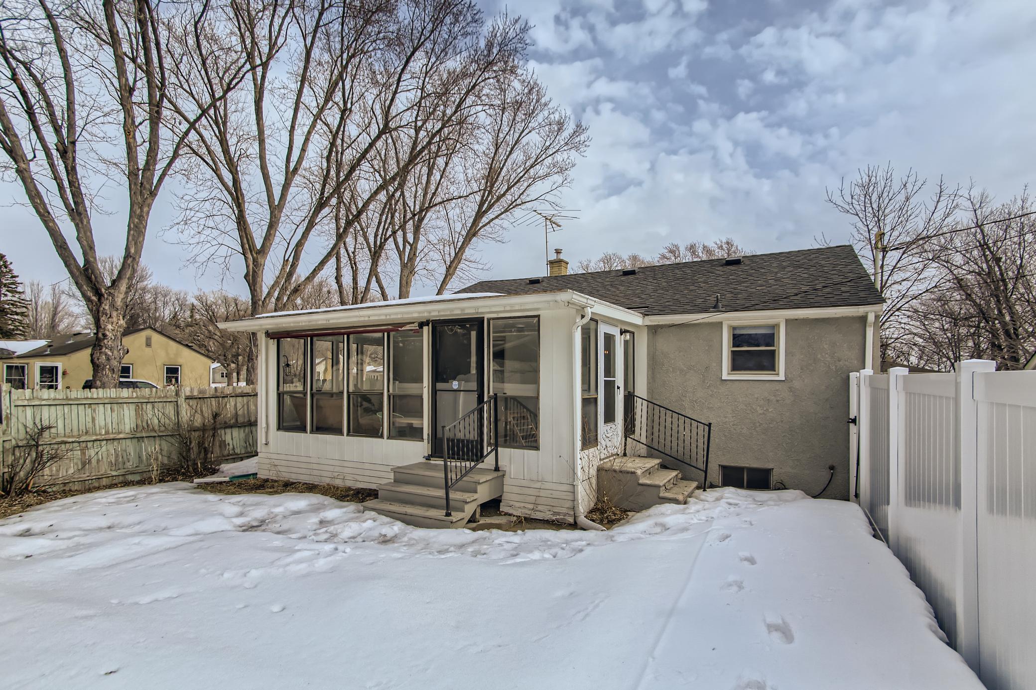 28 Exterior Rear.jpg