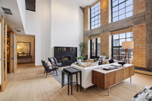 The main level features light naturally finished 3/4" hardwood floors throughout, a spacious open floor plan, a large den with built-in library shelving and office cabinets, center-island kitchen, main level owner's suite, powder room, and laundry.
