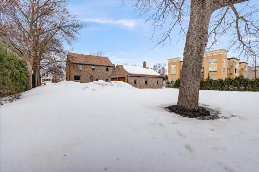 Enjoy the outdoors and everything Rosemount has to offer within walking distance to Central Park, Rosemount Elementary & Middle School, shopping, and dining. Plus, only 10 minutes from the Minnesota Zoo, Lebanon Hills Regional Park and 20 minutes fro