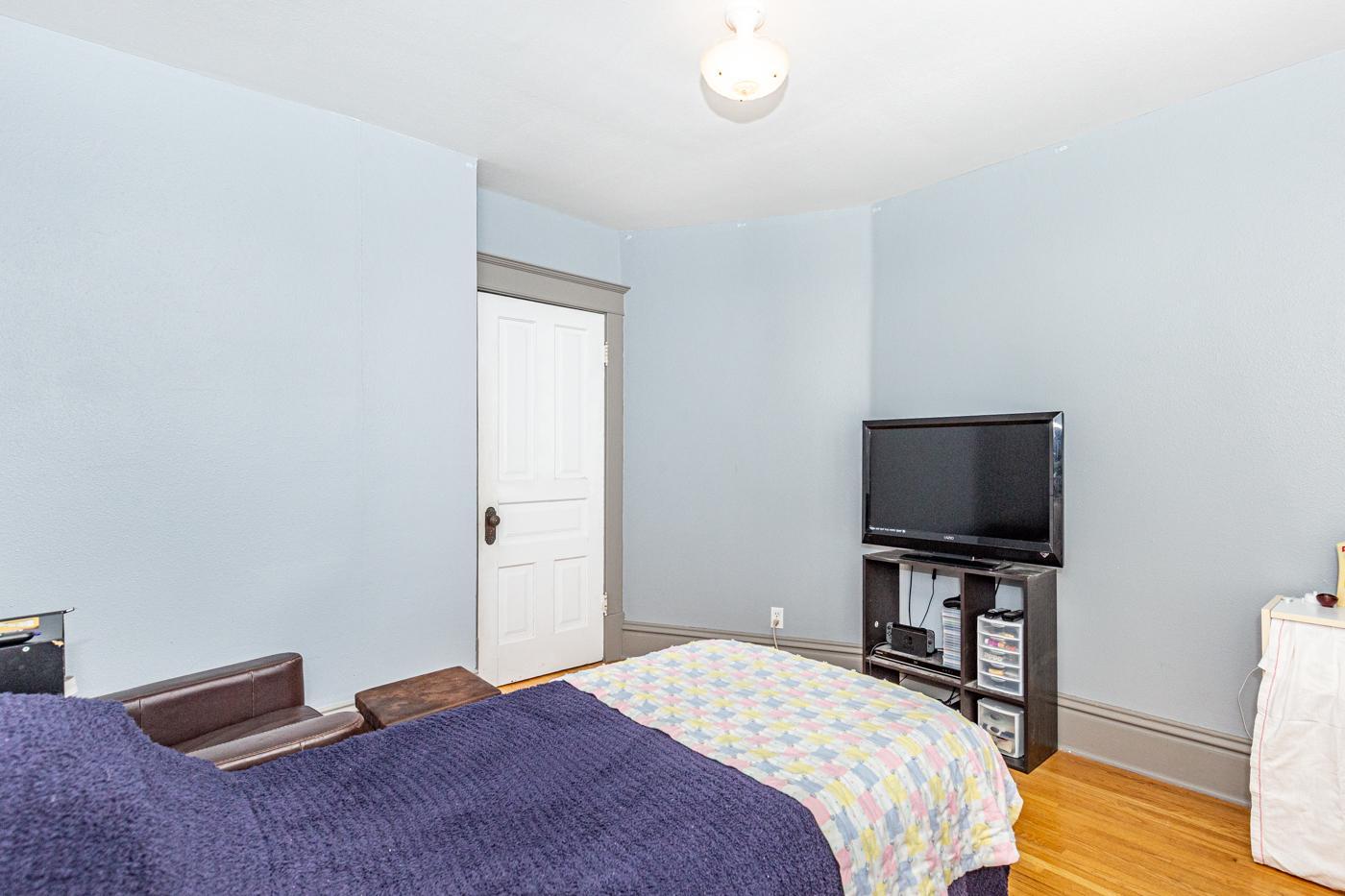 Upstairs bed 2