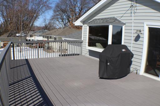 Deck has gas line run to the grill. This weber grill can stay with the home if you want.