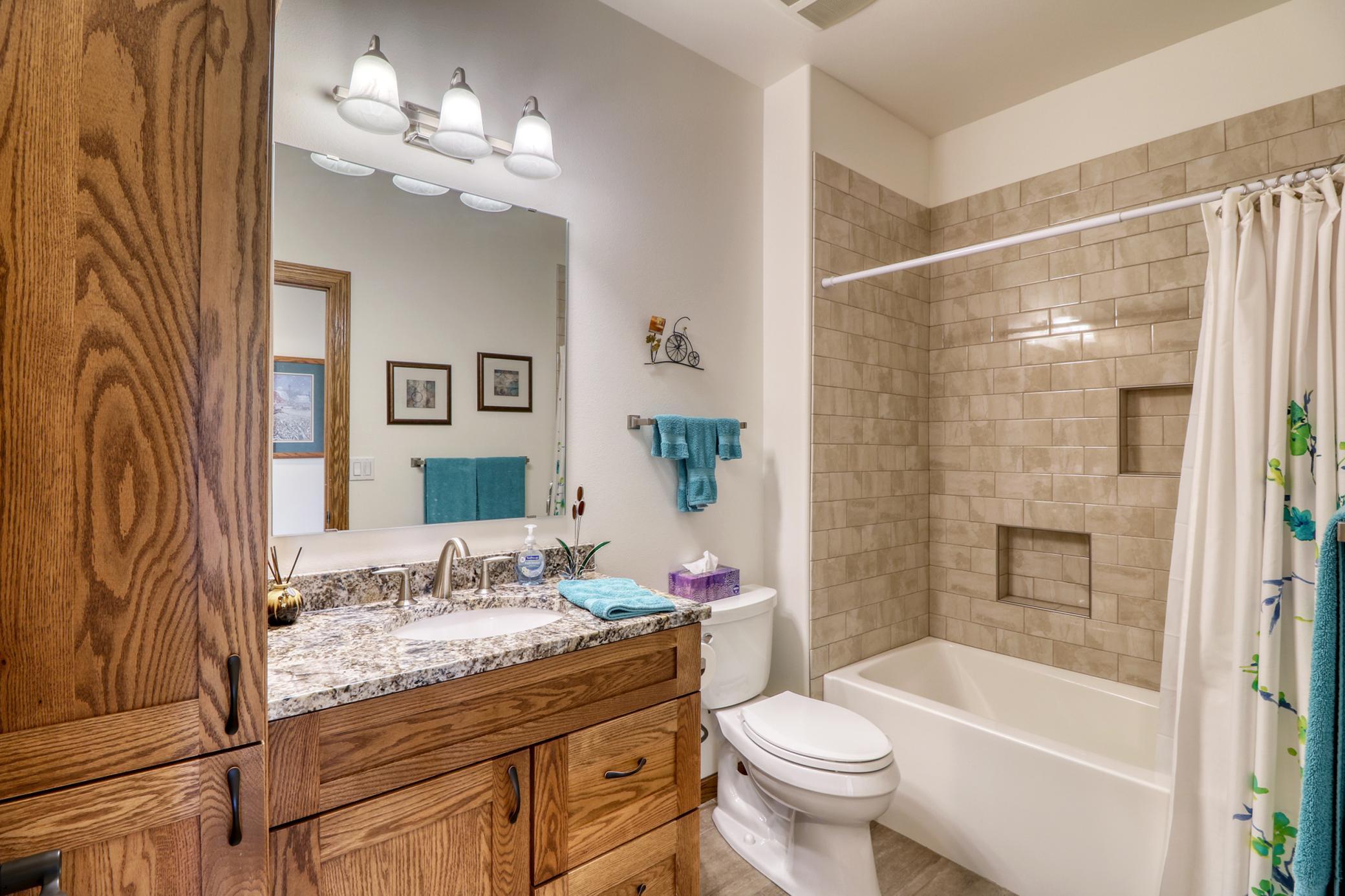 Bathroom1_1 (4).jpg