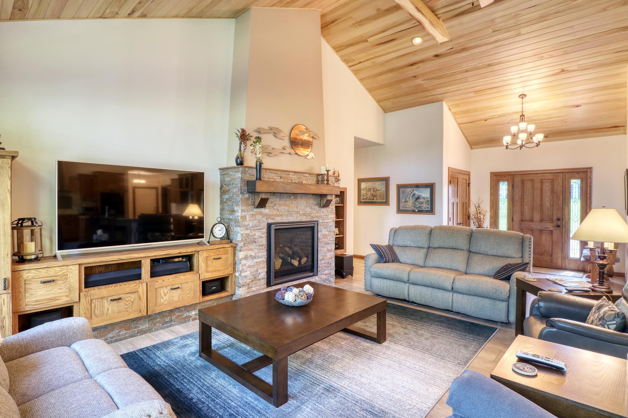 Living Area1_2 (4).jpg