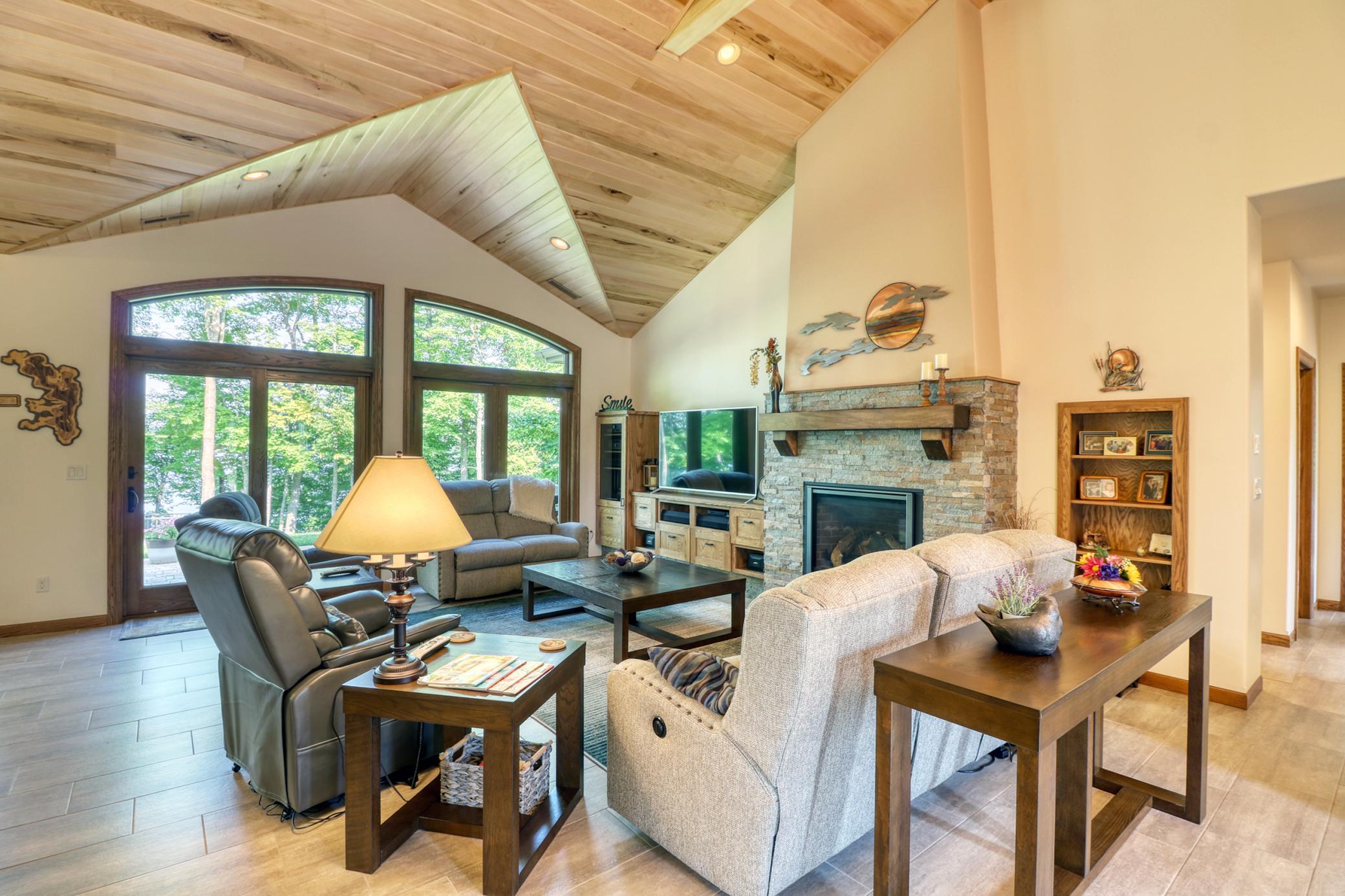 Living Area1_3 (6).jpg