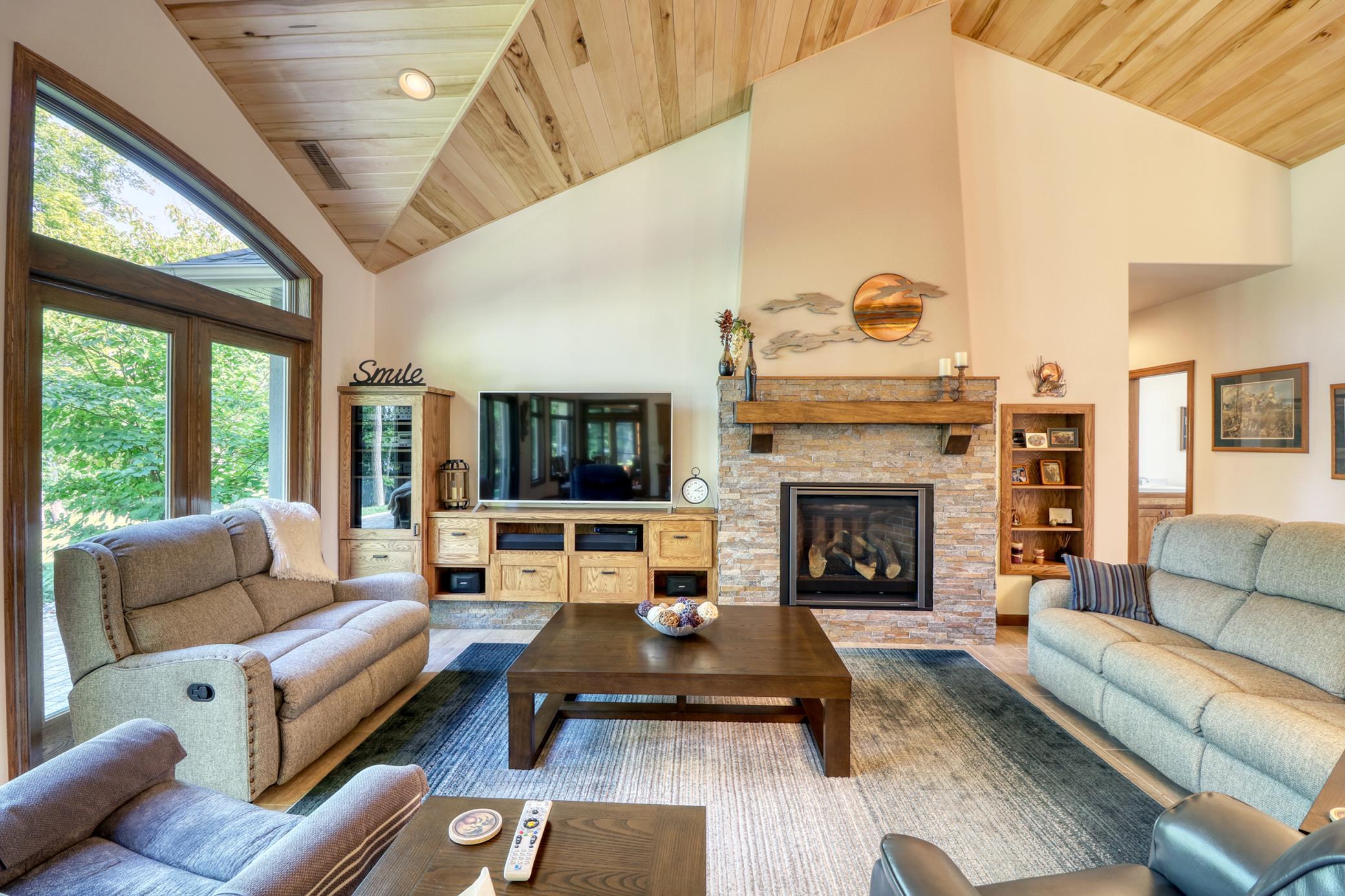 Living Area1_1 (7).jpg