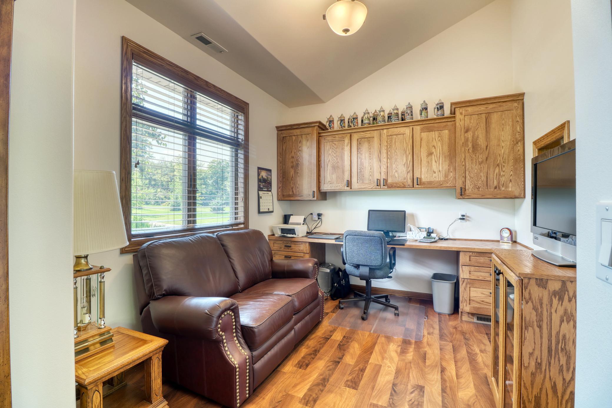 Office1_1.jpg
