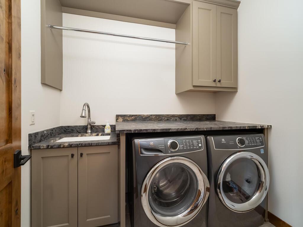 2nd Laundry on the lower level.