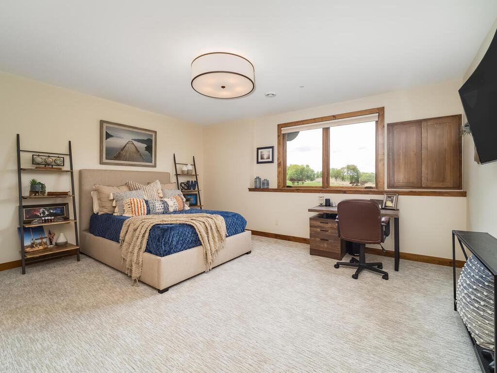 Bedroom en suite #2.