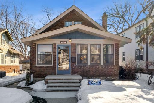 Welcome to this south Minneapolis charmer. Walk to Lake Nokomis and nearby shops.