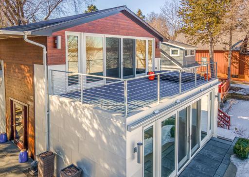 Private 25x12' deck overlooking Harrison Bay!