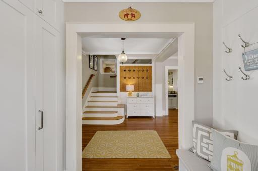 1915 James Avenue S, Minneapolis, MN 55403