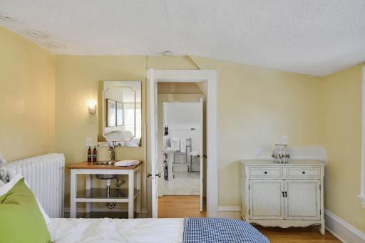 1915 James Avenue S, Minneapolis, MN 55403