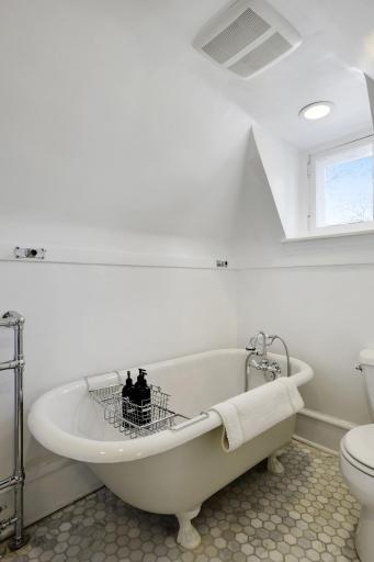 1915 James Avenue S, Minneapolis, MN 55403