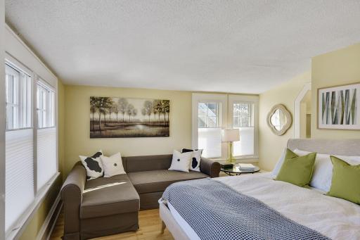 1915 James Avenue S, Minneapolis, MN 55403