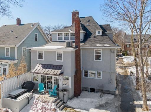 1915 James Avenue S, Minneapolis, MN 55403
