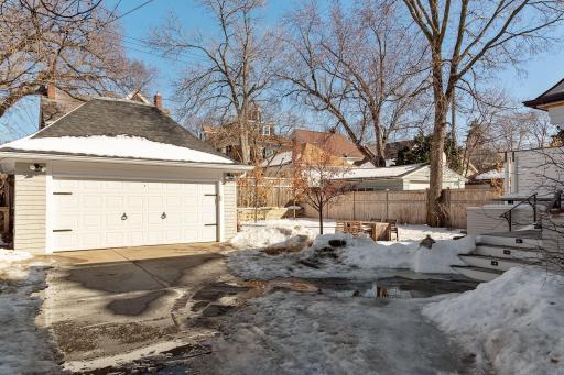1915 James Avenue S, Minneapolis, MN 55403