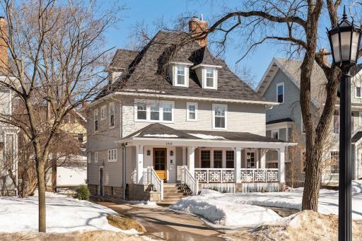1915 James Avenue S, Minneapolis, MN 55403