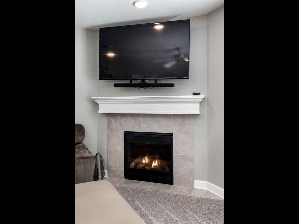 3330 Lakewood Trl Woodbury MN 55129 USA-006-001-Living Room-MLS_Size.jpg