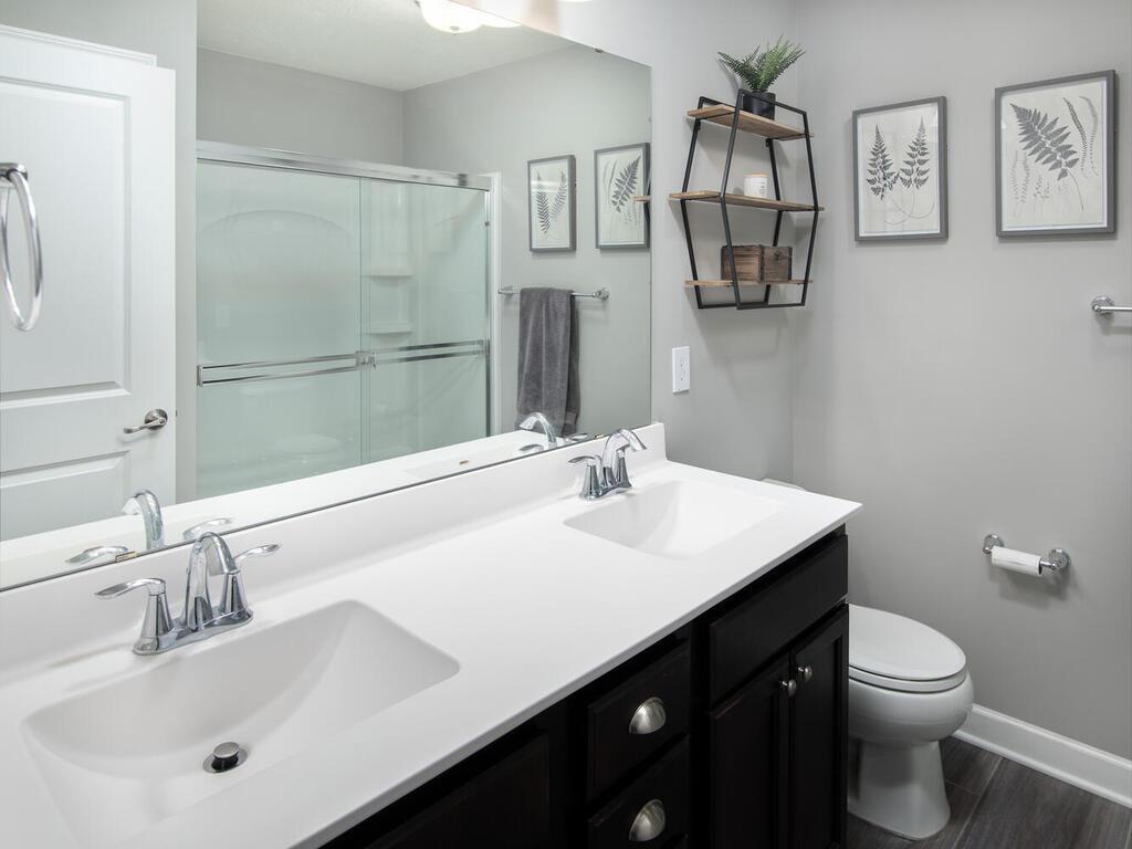 3330 Lakewood Trl Woodbury MN 55129 USA-015-012-Master Bathroom-MLS_Size.jpg