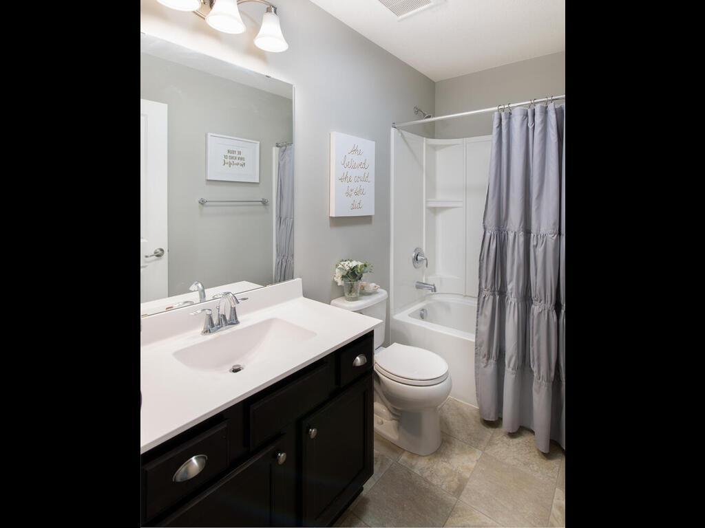 3330 Lakewood Trl Woodbury MN 55129 USA-019-019-Bathroom-MLS_Size.jpg