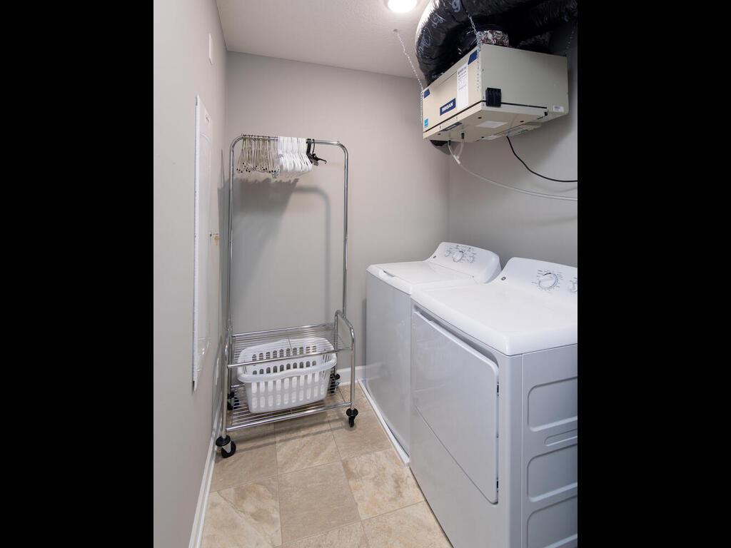 3330 Lakewood Trl Woodbury MN 55129 USA-020-014-Laundry-MLS_Size.jpg