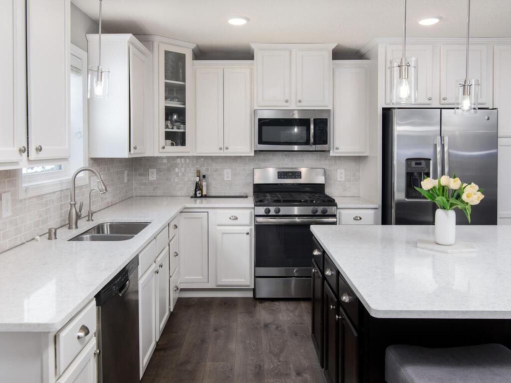 3330 Lakewood Trl Woodbury MN 55129 USA-008-008-Kitchen-MLS_Size.jpg