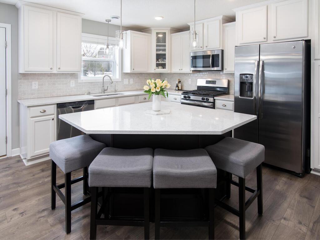 3330 Lakewood Trl Woodbury MN 55129 USA-007-009-Kitchen-MLS_Size.jpg